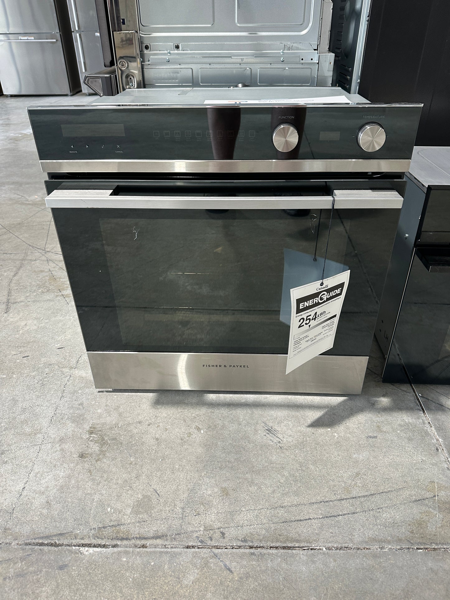 GREAT NEW FISHER & PAYKEL 24 INCH WALL OVEN - WOV11167S OB24SCD9PX1
