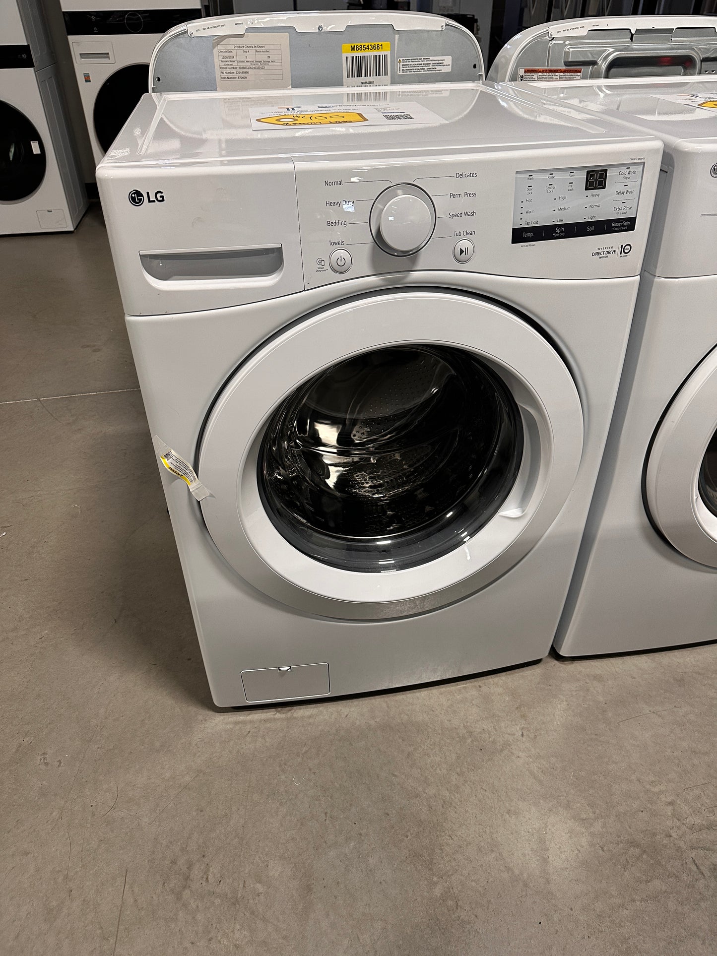 BEAUTIFUL! BRAND NEW! LG 4.5 Cu Ft Front Load Washer MODEL: WM3400CW WAS13766