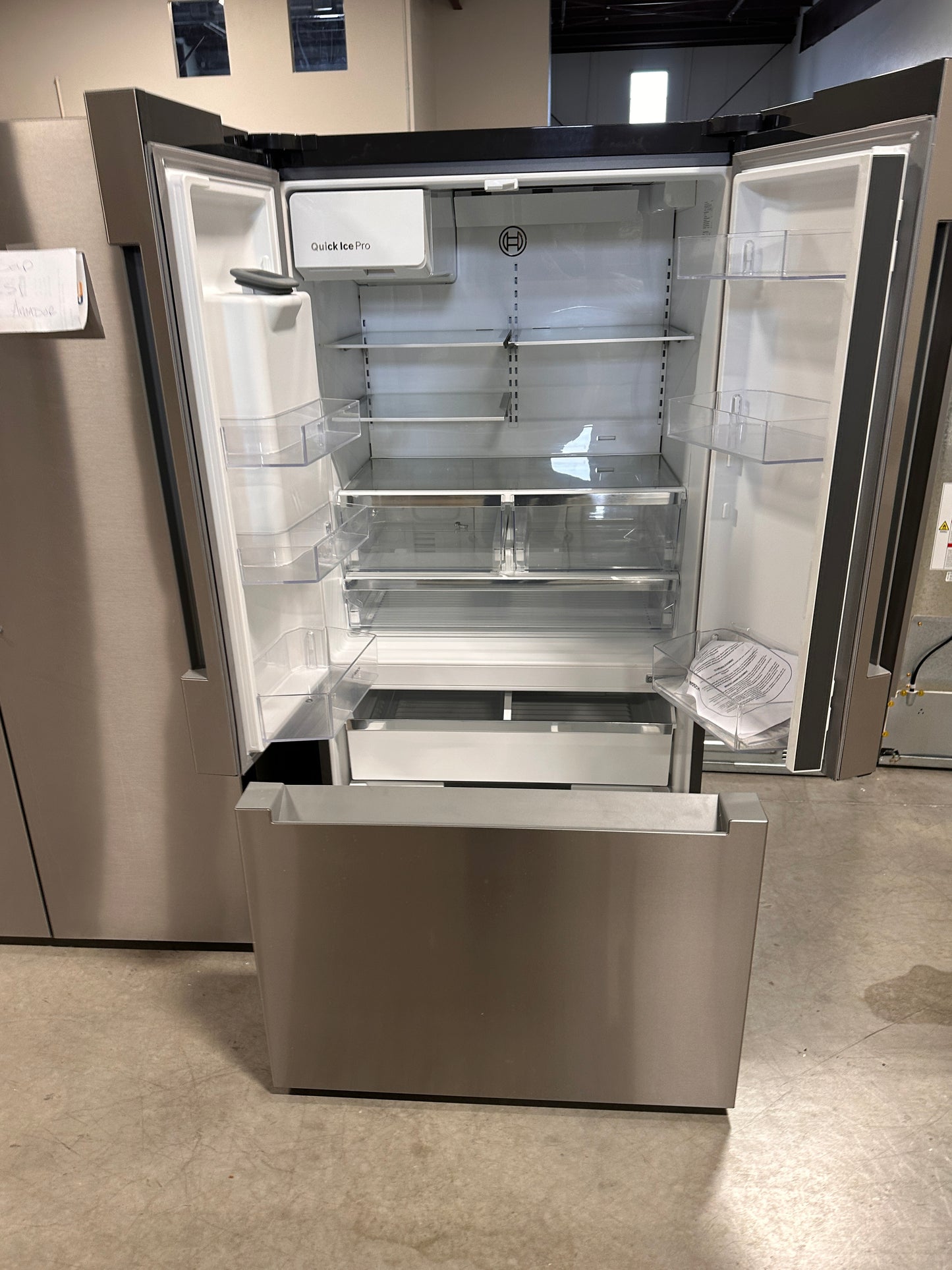 GREAT NEW BOSCH SMART REFRIGERATOR MODEL: B36FD30ENS  REF13758