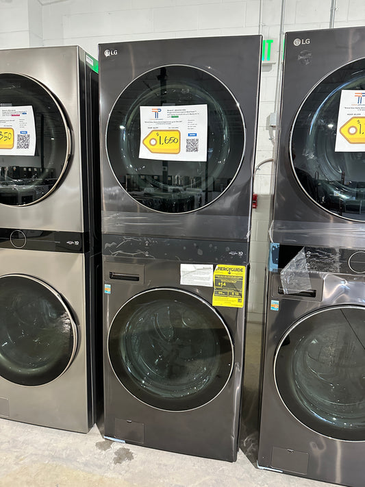 GREAT NEW STACKED LAUNDRY CENTER with GAS DRYER Model:WKGX301HBA  WAS11888S