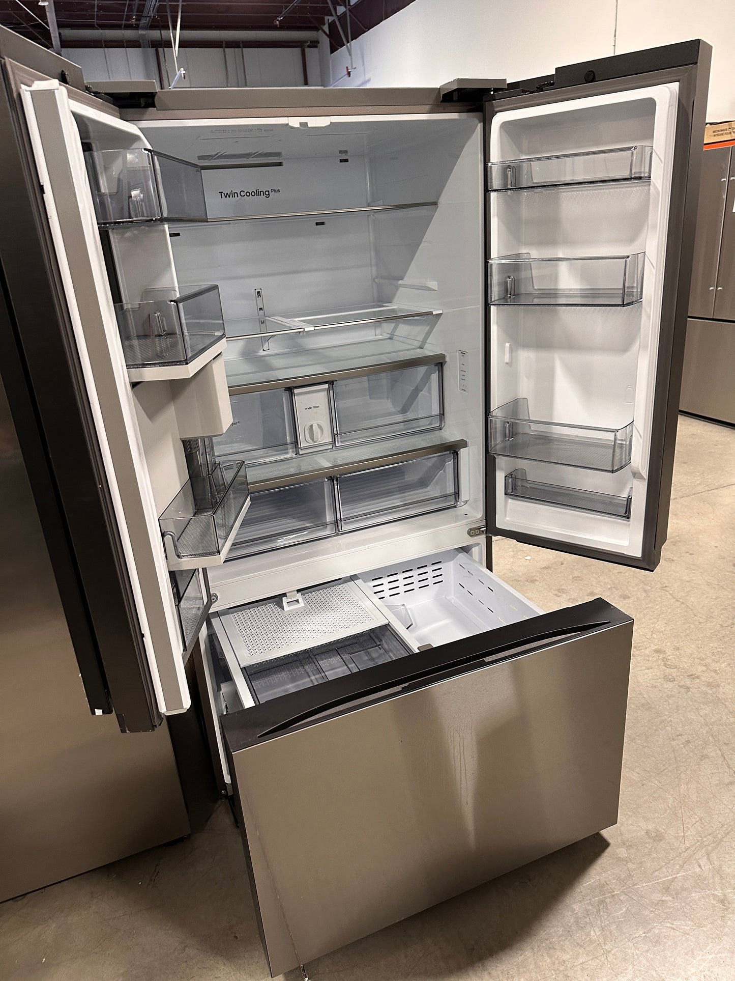 Samsung - BESPOKE 30 cu. ft. 3-Door French Door Refrigerator with Beverage Center - MODEL: RF30BB6600QL  REF13714