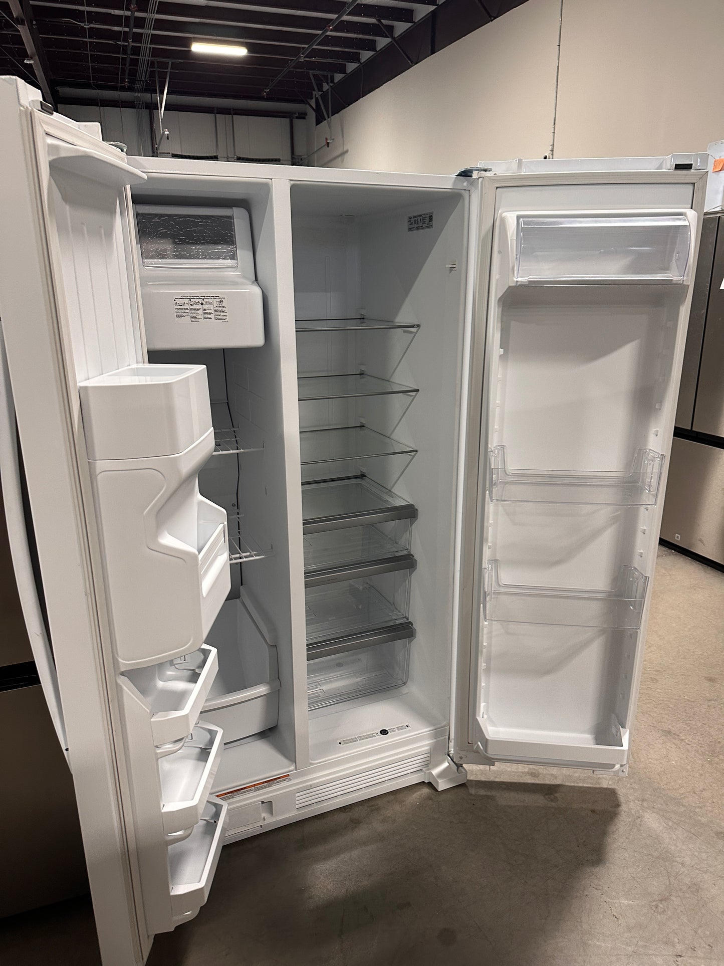 GORGEOUS NEW WHITE WHIRLPOOL SIDE-BY-SIDE REFRIGERATOR MODEL: WRS335SDHW  REF13717