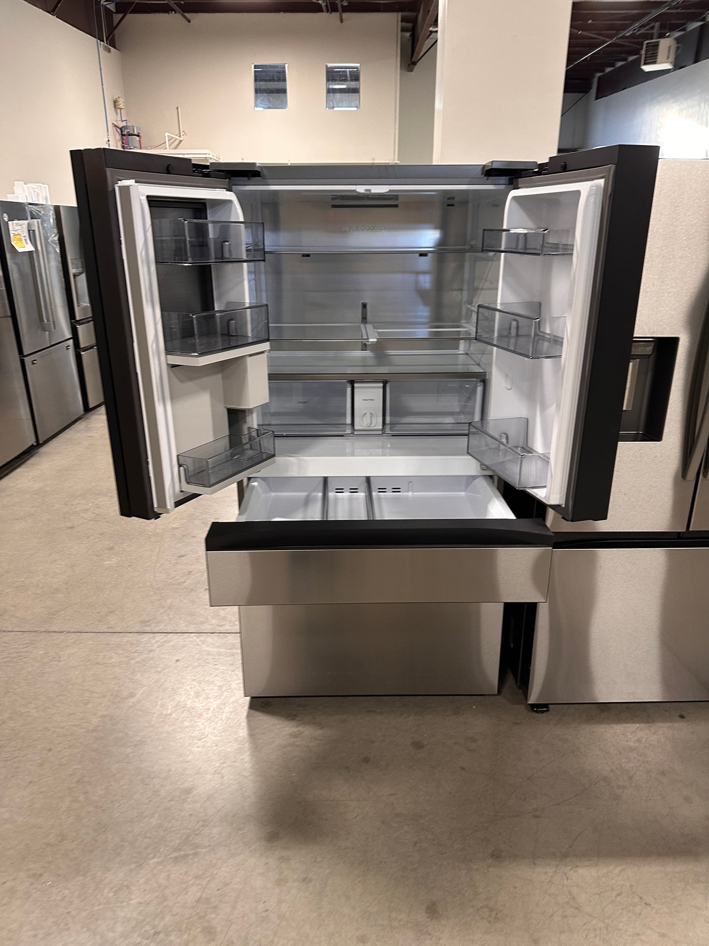 GREAT NEW SAMSUNG BESPOKE 4-DOOR FRENCH REFRIGERATOR MODEL: RF29BB8600QL  REF13721