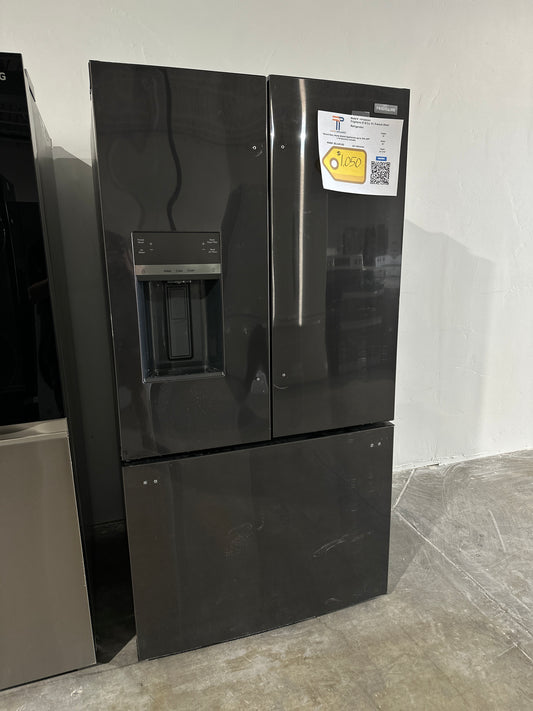 Frigidaire - 27.8 Cu. Ft. French Door Refrigerator - Black  Model:FRFS2823AD  REF12146S