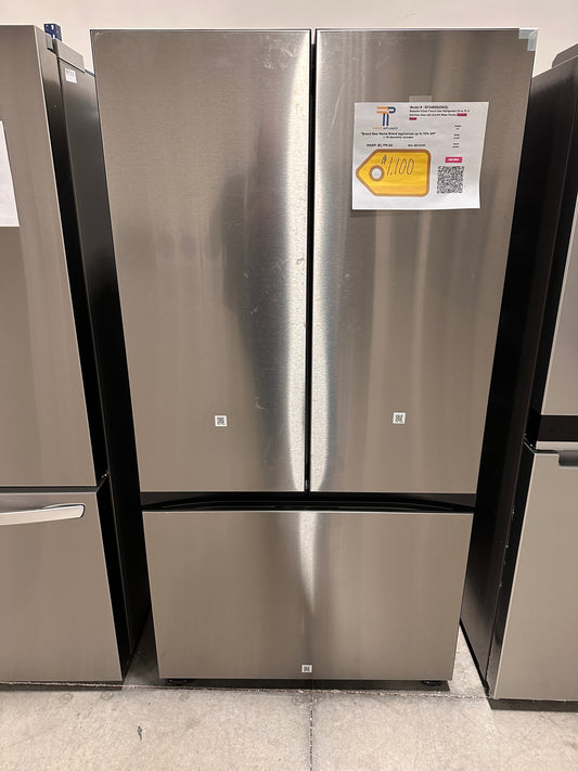 GREAT NEW SAMSUNG REFRIGERATOR with AUTOFILL WATER PITCHER MODEL: RF24BB6200QL  REF13759