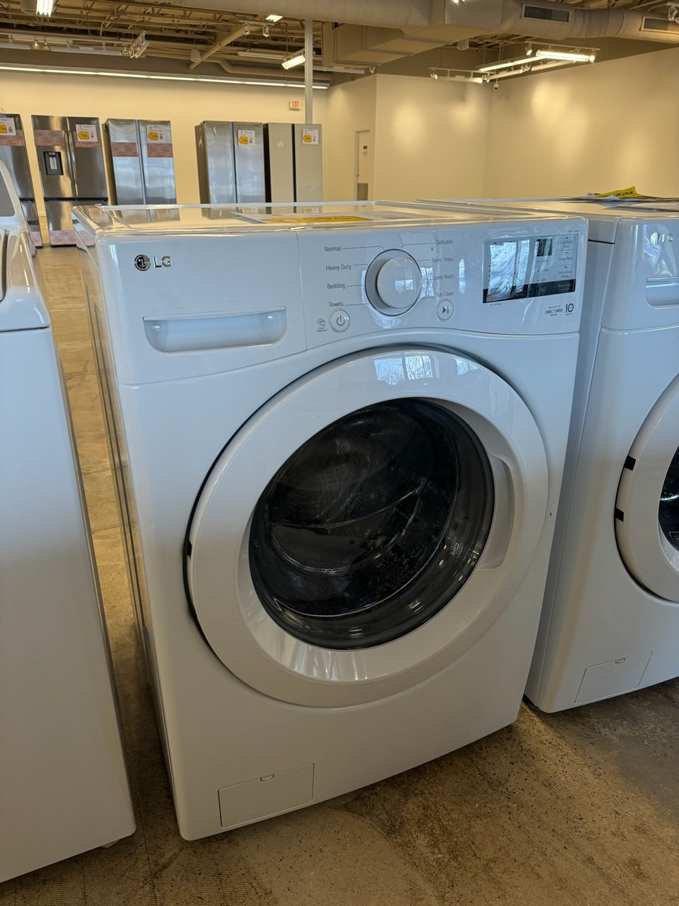 BRAND NEW STACKABLE LG FRONT LOAD WASHER MODEL: WM3400CW  WAS10027R