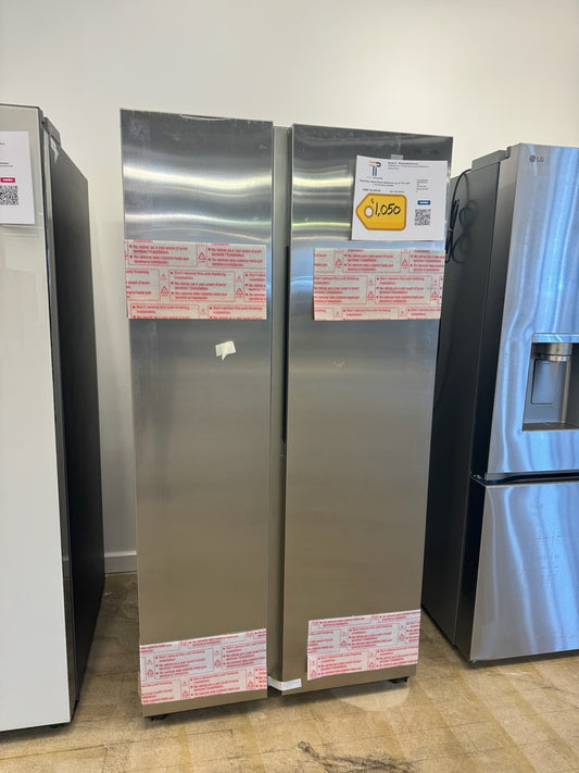 BEAUTIFUL BRAND NEW SAMSUNG SIDE-BY-SIDE REFRIGERATOR MODEL: RS28A500ASR/AA  REF10001R