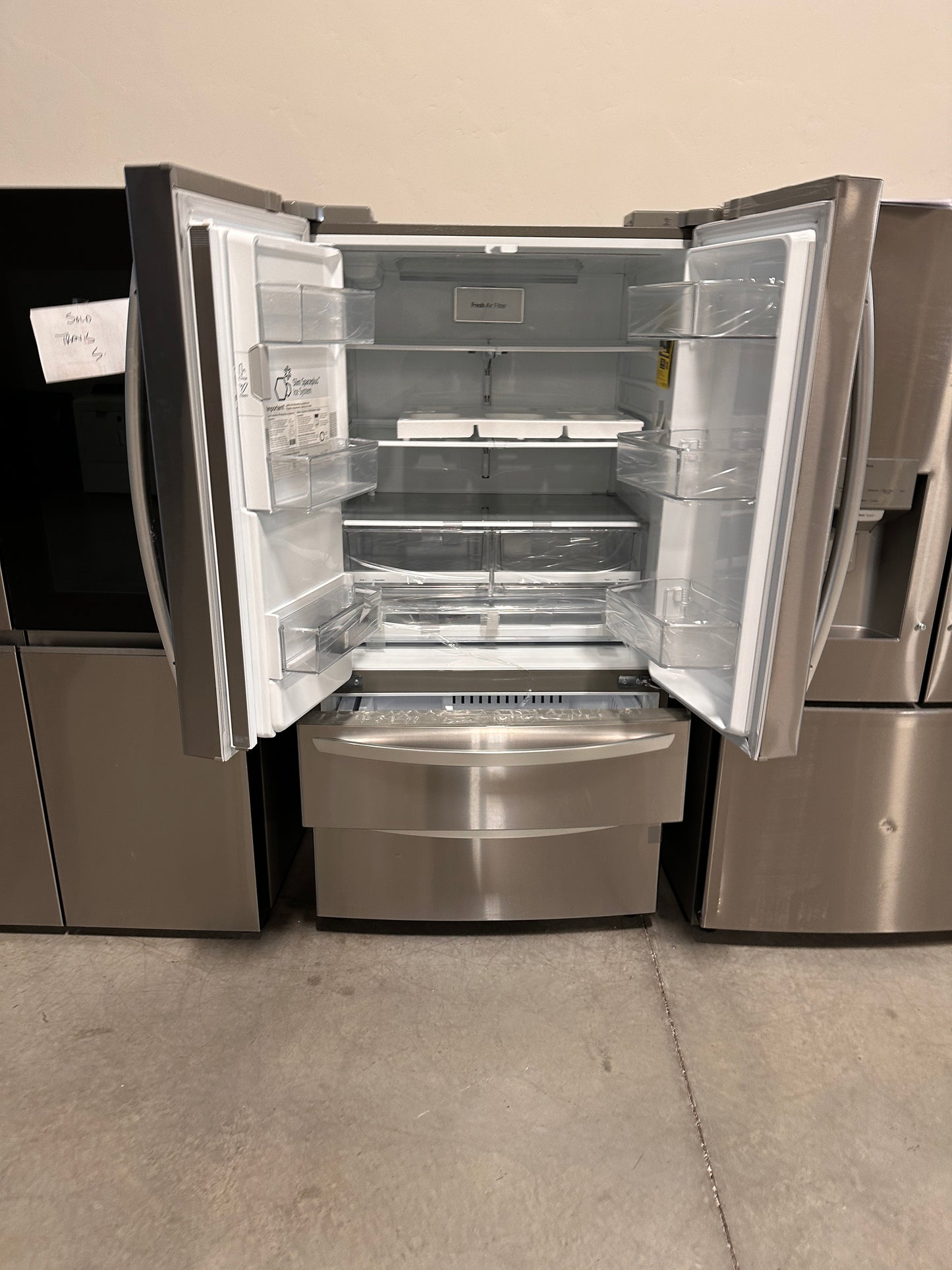 DISCOUNTED GORGEOUS LG 4-DOOR FRENCH DOOR REFRIGERATOR MODEL: LMXS28626S REF13352