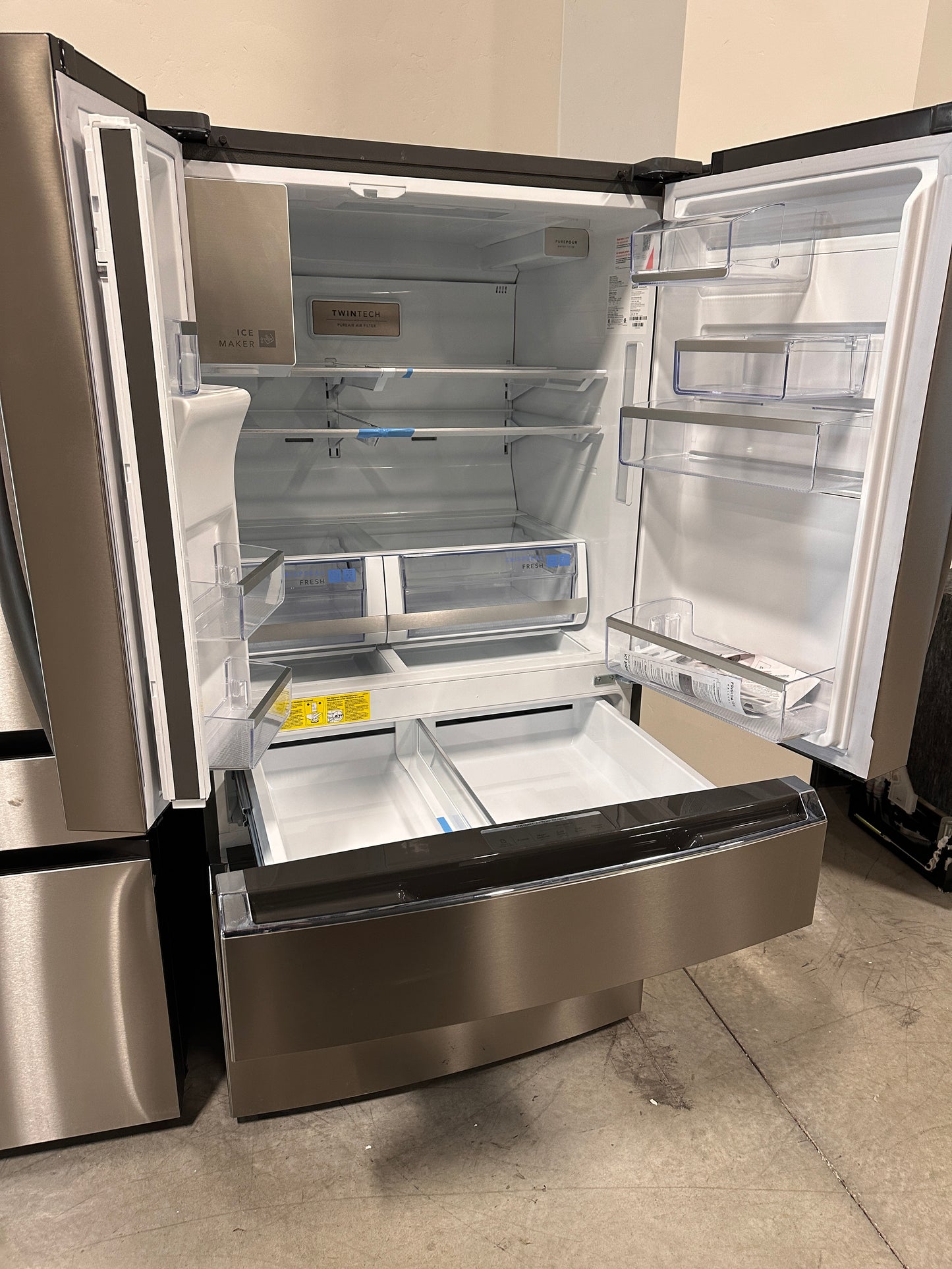 GREAT NEW FRIGIDAIRE GALLERY FRENCH DOOR REFRIGERATOR MODEL: GRMS2773AF  REF13795