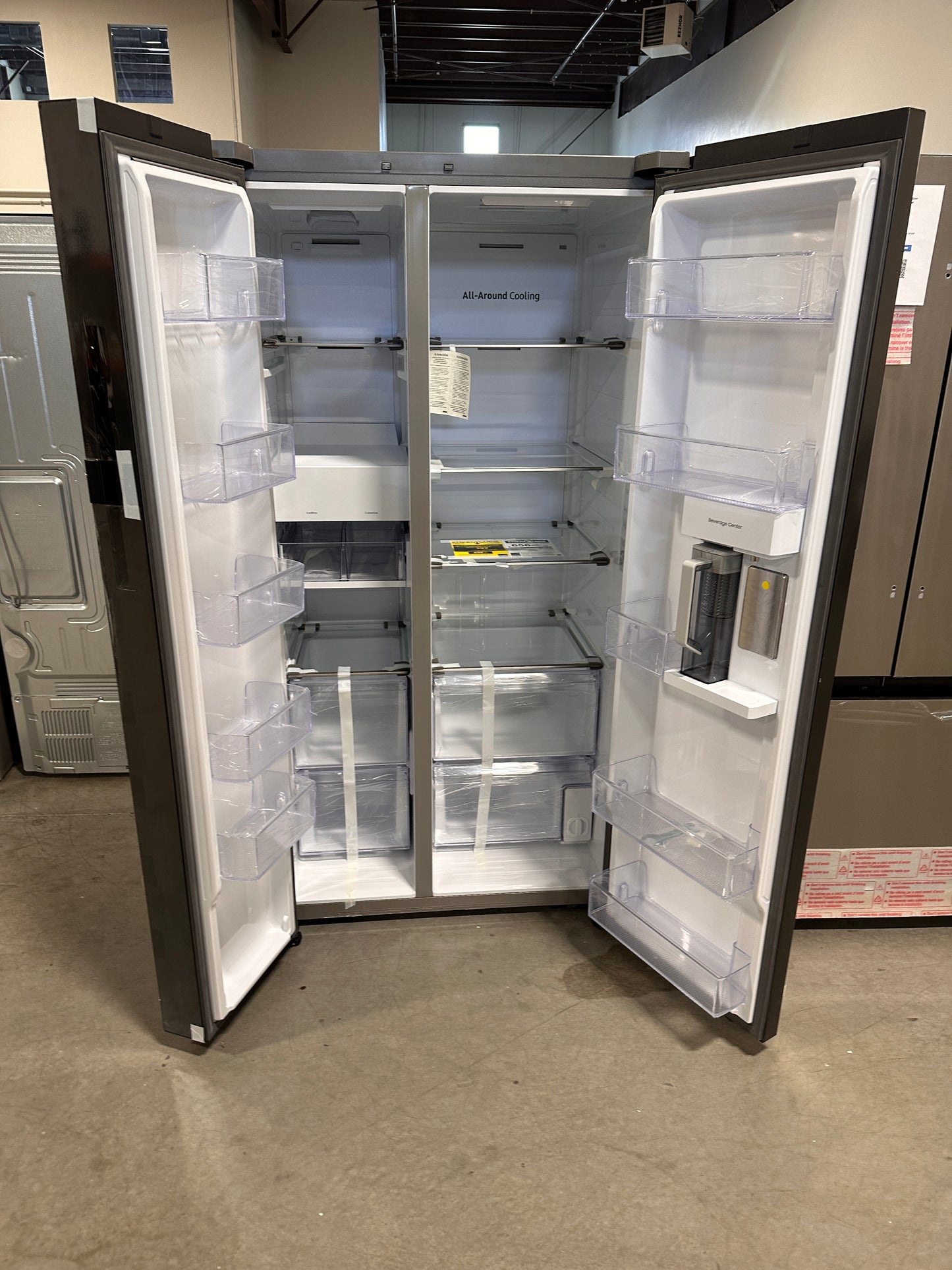 GORGEOUS! Samsung Bespoke Refrigerator with Beverage Center  MODEL: RS28CB760012  REF13818