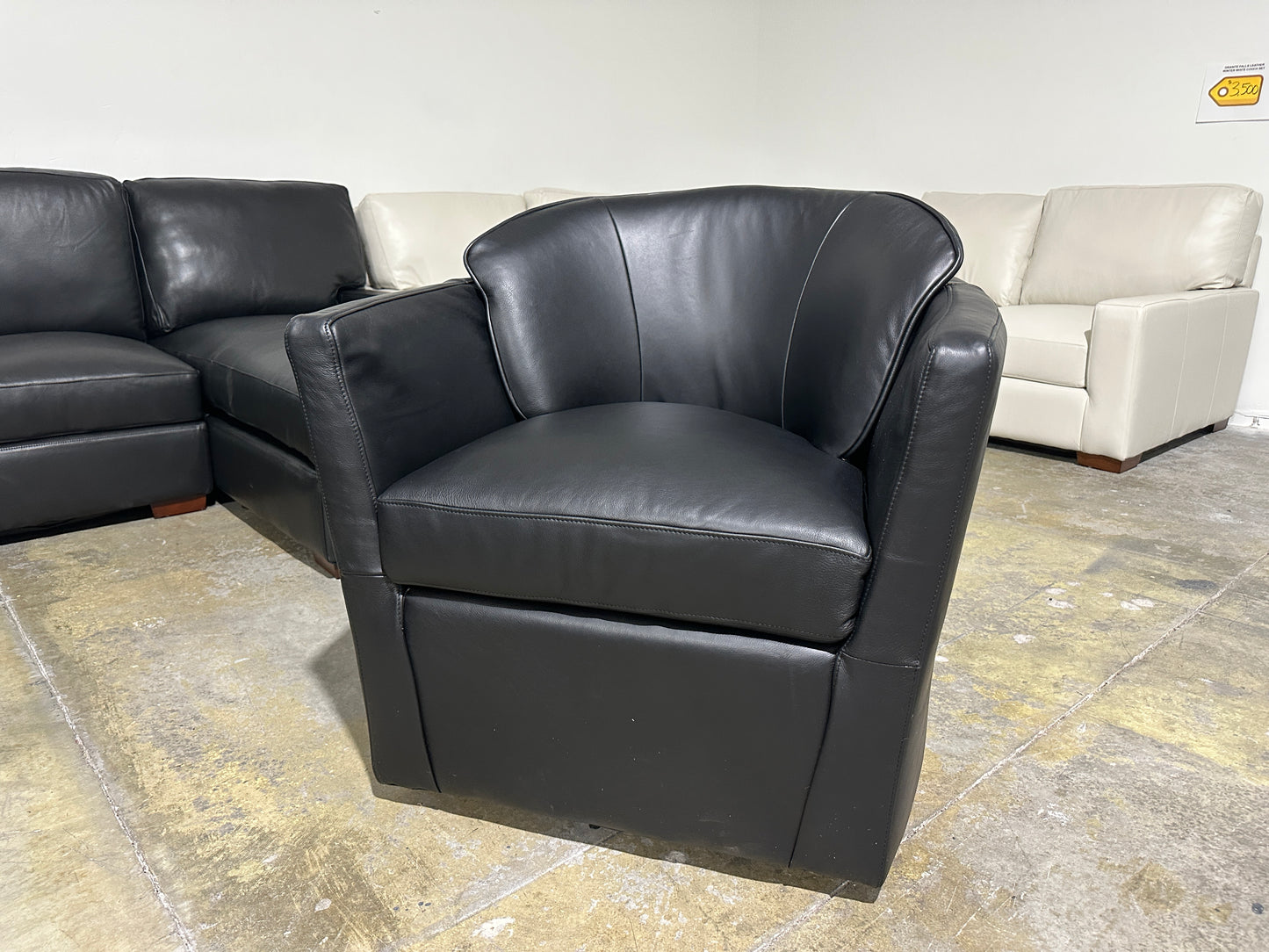 GORGEOUS NEW CANYON BLACK LEATHER SWIVEL CHAIR