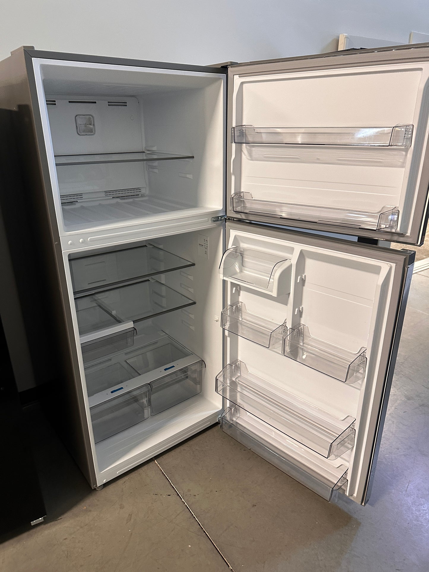 GREAT NEW STAINLESS STEEL TOP FREEZER REFRIGERATOR MODEL: MRT21D2BST  REF13839