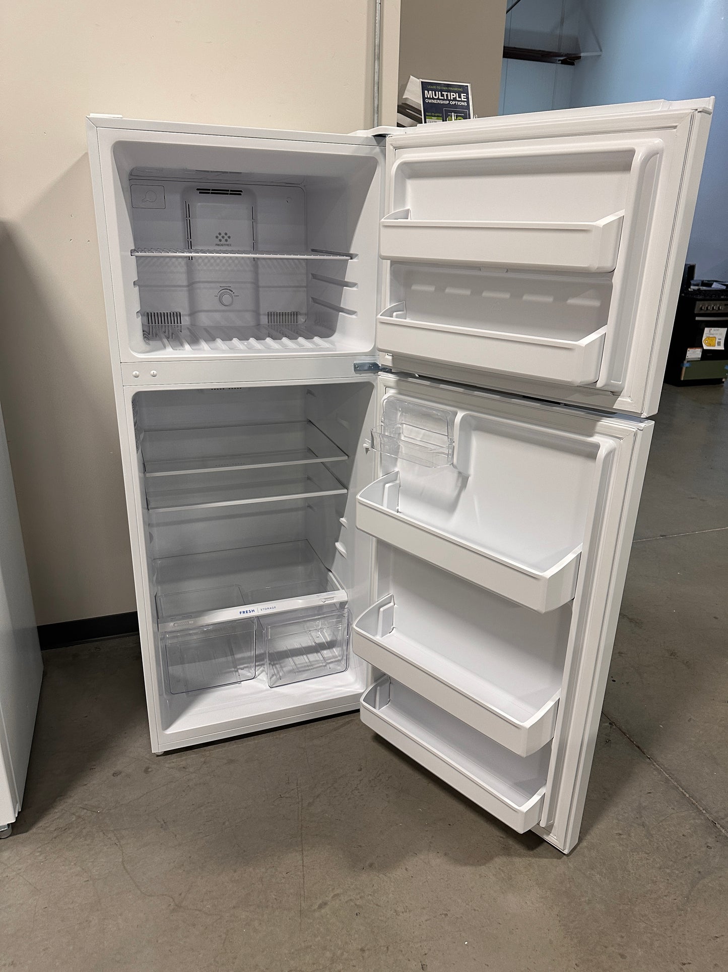 NEW! Frigidaire 17.6 Cu Ft Top Freezer Refrigerator  MODEL: FFHT1822UW  REF13838
