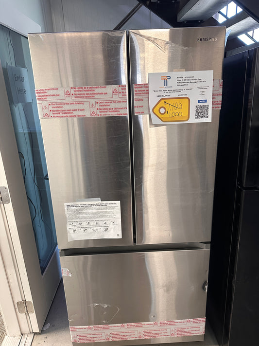 BEAUTIFUL NEW SAMSUNG REFRIGERATOR WITH BEVERAGE CENTER MODEL: RF25C5551SR/AA  REF13823