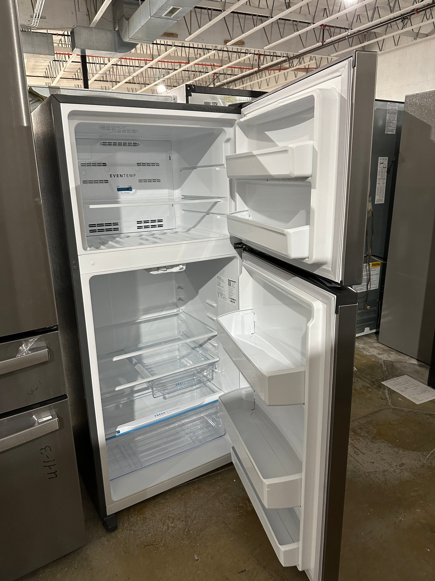 13.9 Cu. Ft. Top-Freezer Refrigerator - Brushed Steel  MODEL: FFHT1425VV05  REF12270S