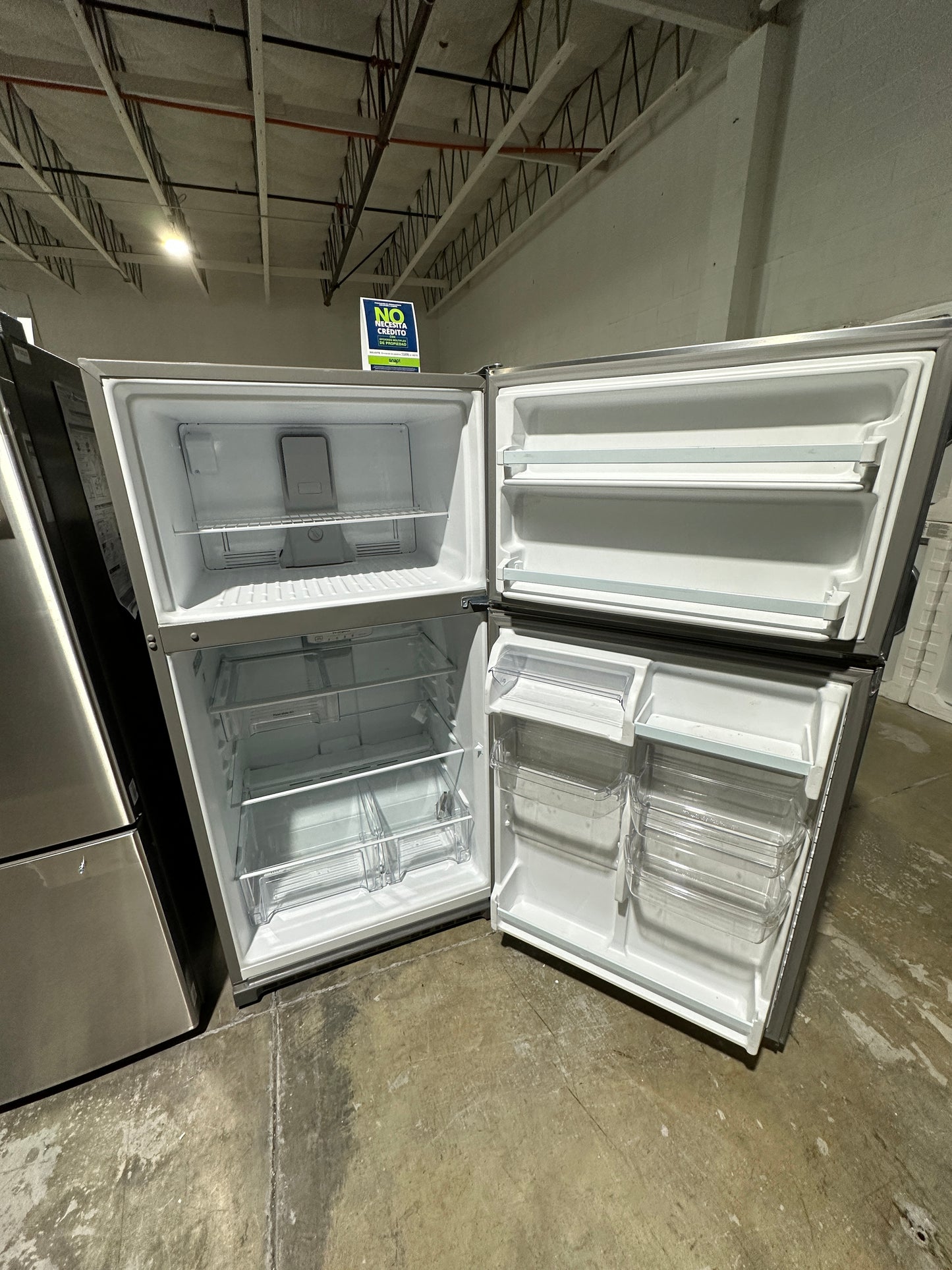 Whirlpool - 20.5 Cu. Ft. Top-Freezer Refrigerator - Stainless Steel  MODEL:wr311fzdz02  REF12269S
