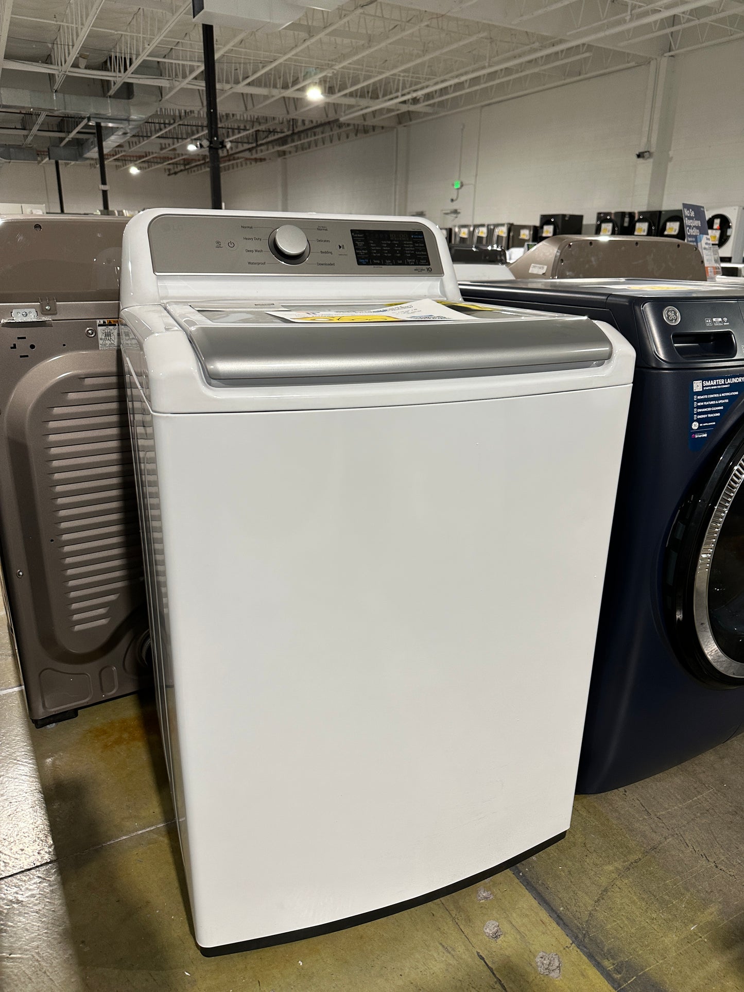 New LG Top Load Washer with 4-Way Agitator and TurboWash3D - White  MODEL:WT7405CW  WAS11978S