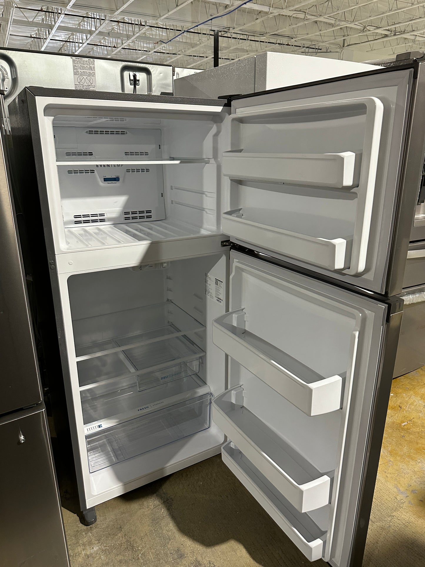 Frigidaire - 13.9 Cu. Ft. Top-Freezer Refrigerator - Brushed Steel  MODEL:FFHT1425VV05  REF12290S