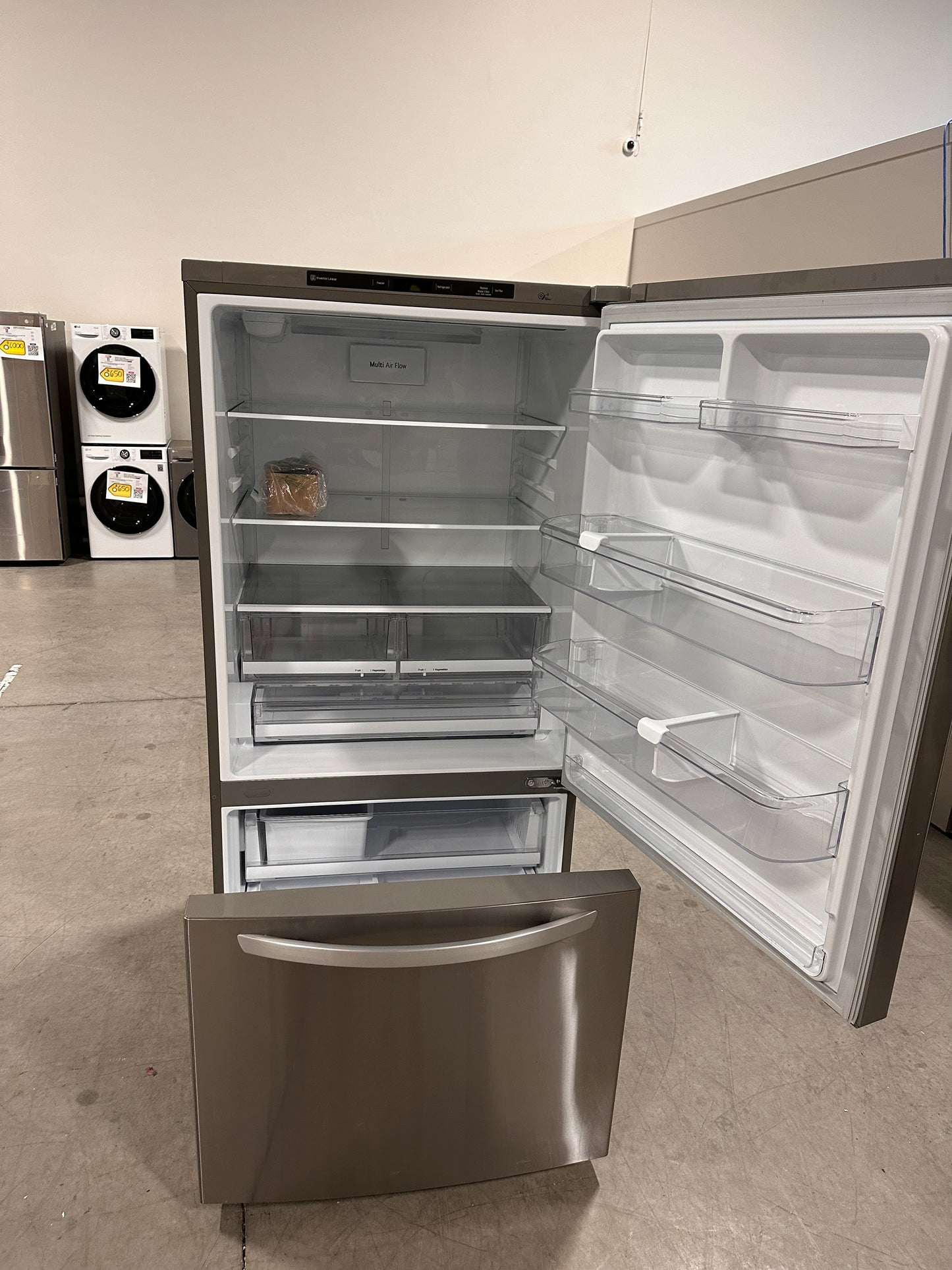 Bottom-Freezer Refrigerator with Ice Maker - Stainless steel  Model:LRDCS2603S  REF12865