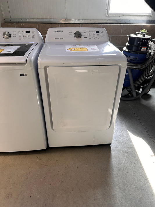 BRAND NEW 7.2 cu. ft. Electric Dryer with Sensor Dry Samsung  MODEL: DVE45T3200W  DRY13074