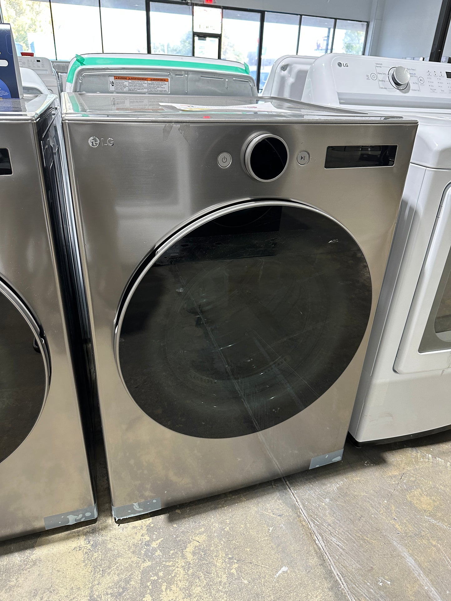 REDUCED PRICE Electric Dryer with Steam and Sensor Dry - Graphite Steel  Model:DLEX5500V  DRY11747S