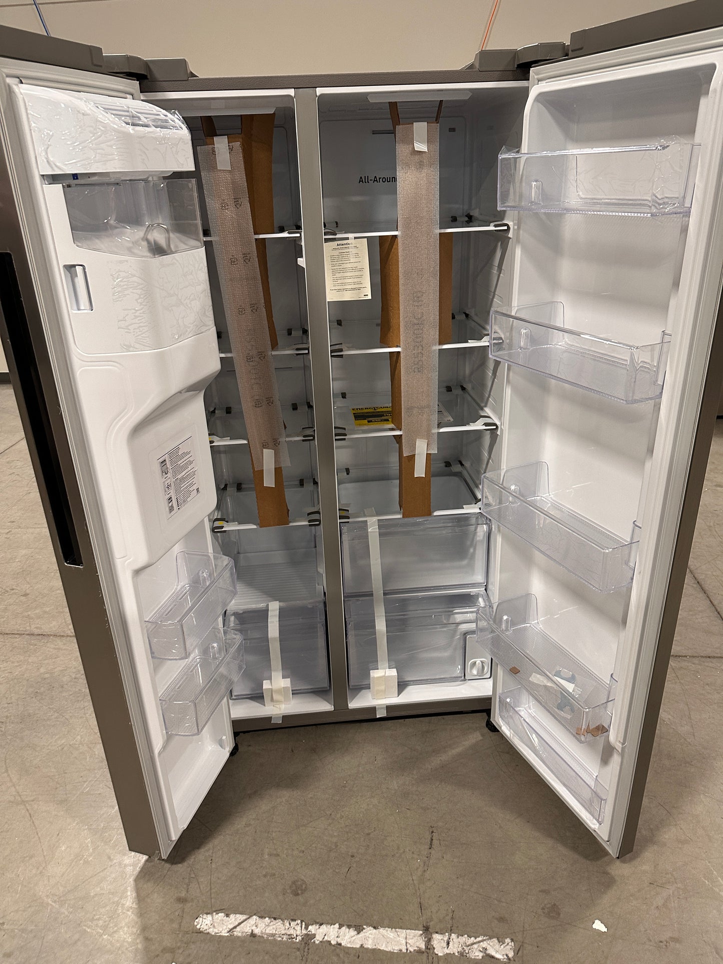 GREAT NEW SAMSUNG SIDE BY SIDE REFRIGERATOR Model:RS22T5201SR/AA  REF12924