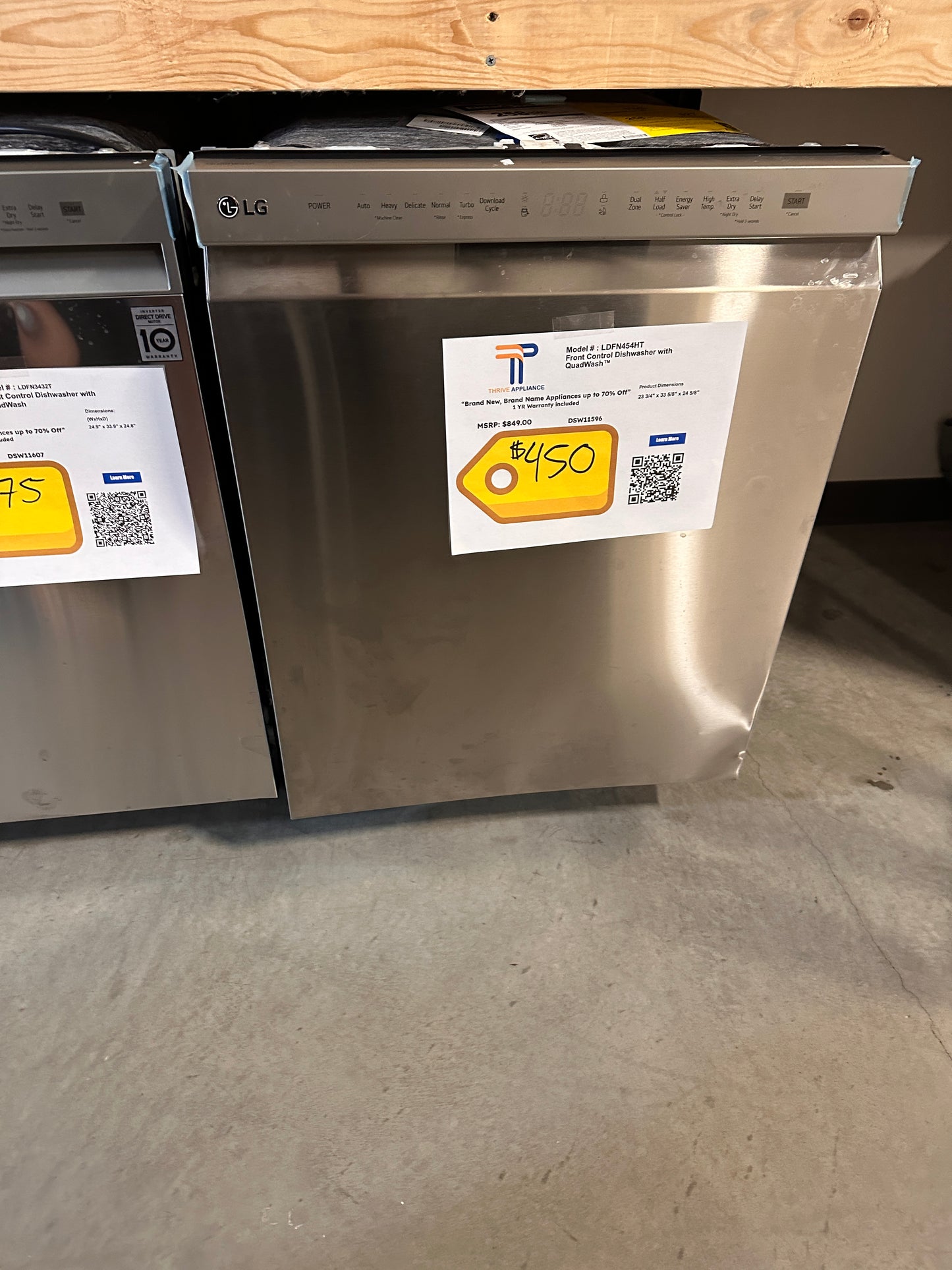 GORGEOUS NEW LG DISHWASHER with 3RD RACK Model:LDFN4542S  DSW11596