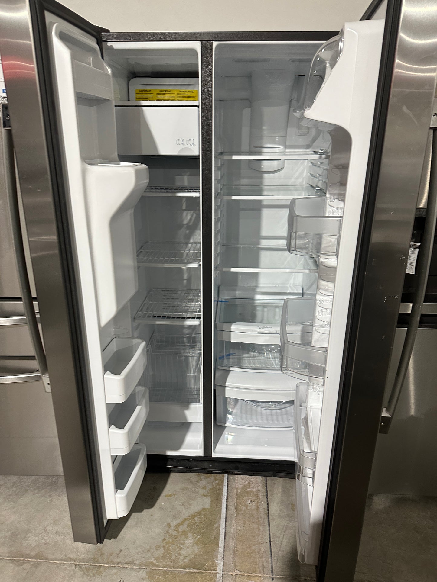 GREAT NEW GE SIDE-BY-SIDE REFRIGERATOR - REF12023S GSE25GYPFS