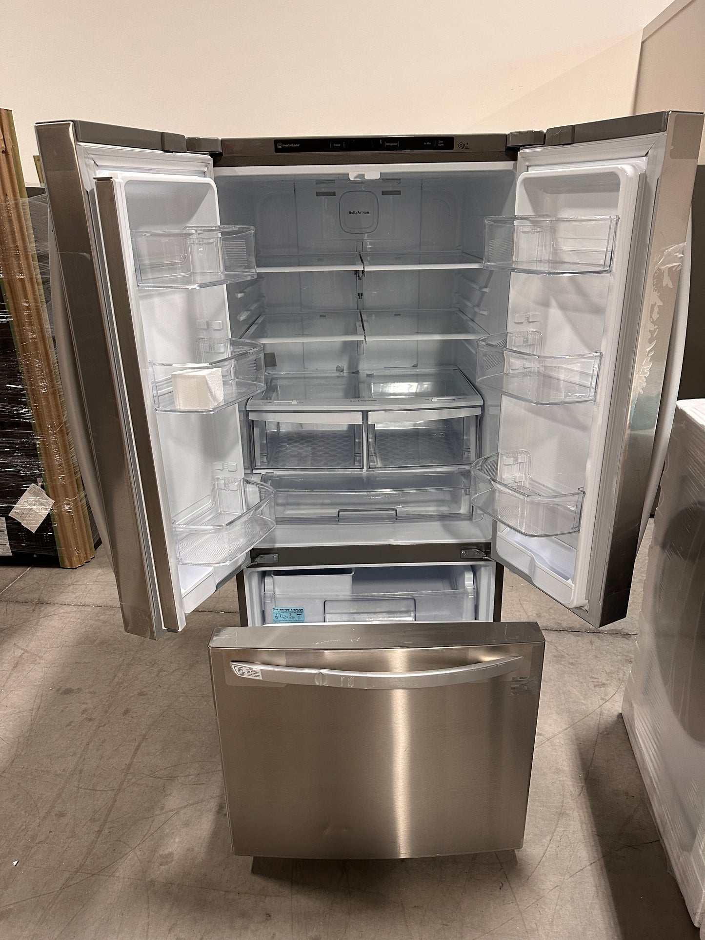 GORGEOUS LG FRIDGE with SMART COOLING SYSTEM Model:LFCS22520S  REF12937