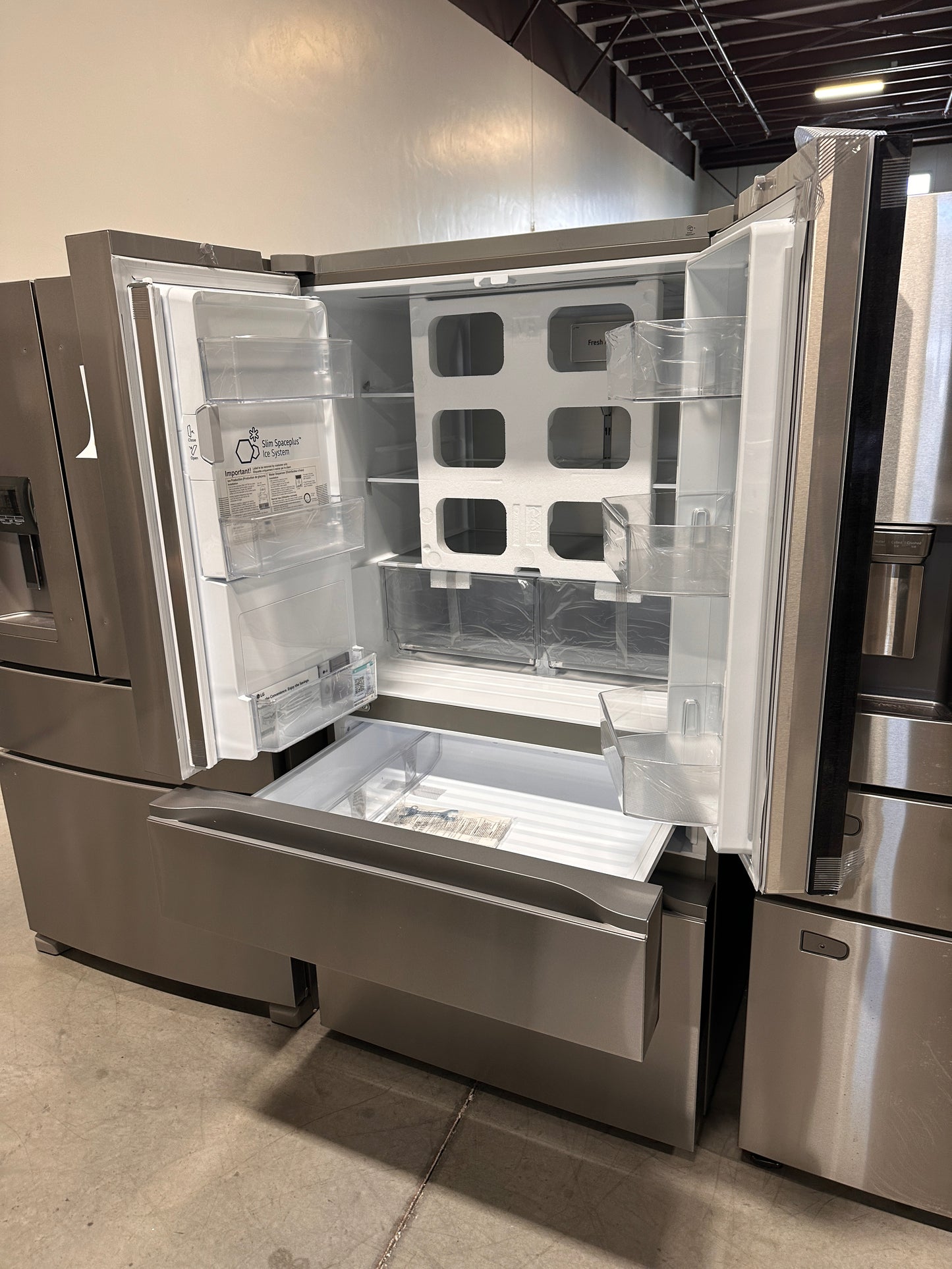 GORGEOUS NEW LG INSTAVIEW STANDARD DEPTH REFRIGERATOR MODEL: LH29S8565S  REF13984
