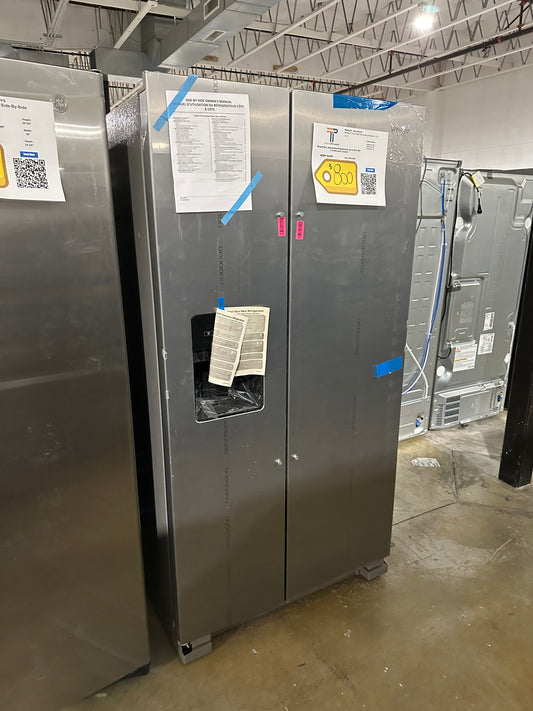 GREAT NEW SAMSUNG LARGE CAPACITY REFRIGERATOR MODEL: WRS315SDHZ  REF12352S