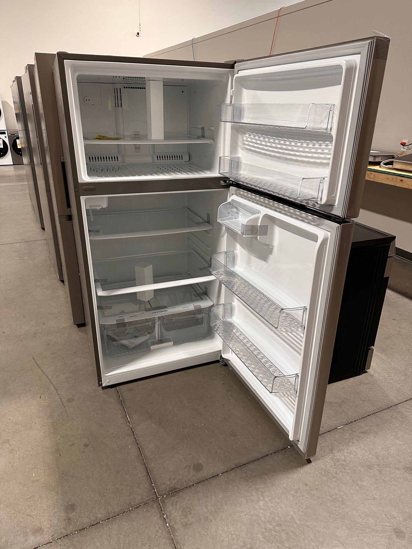 NEW LG TOP MOUNT REFRIGERATOR with INTERNAL WATER DISPENSER MODEL: LRTLS2403S  REF13015