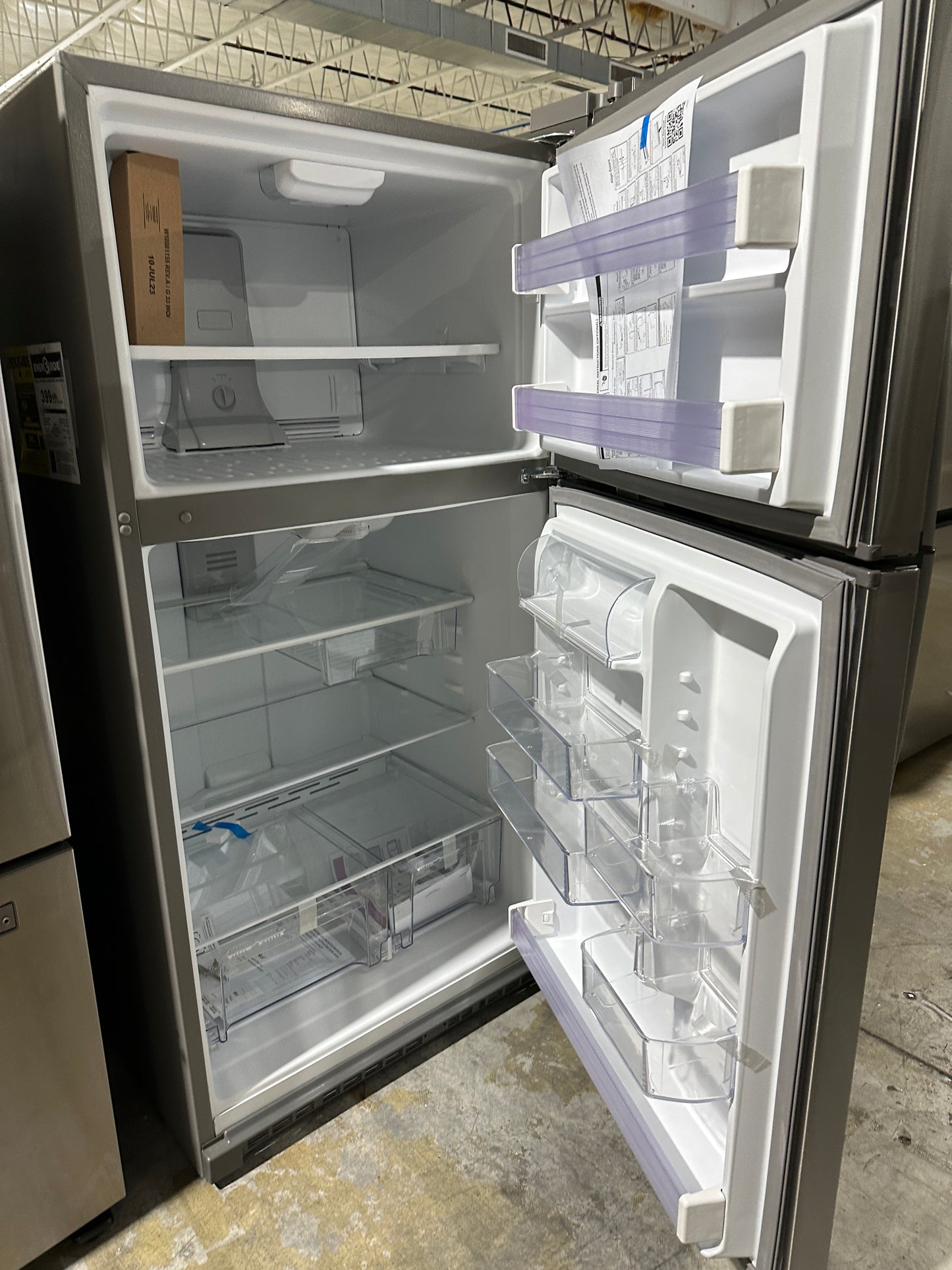 NEW Whirlpool - 21.3 Cu. Ft. Top-Freezer Refrigerator  MODEL: WRT541SZDM  REF12392S