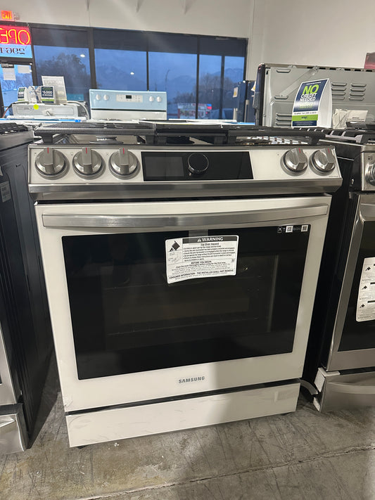 NEW SAMSUNG BESPOKE SMART GAS RANGE MODEL: NX60BB871112  RAG11563S