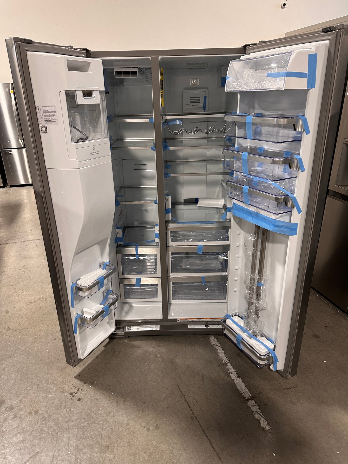 GREAT NEW KITCHENAID SIDE BY SIDE REFRIGERATOR MODEL: KRSF705HPS  REF13025