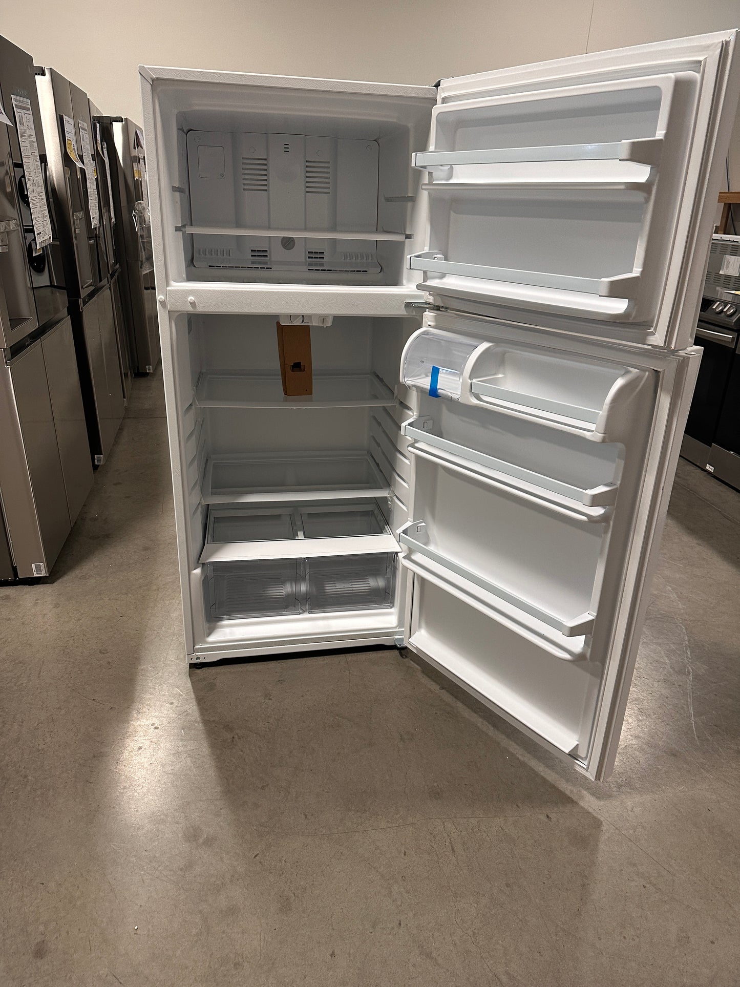 New Whirlpool - 14.3 Cu. Ft. Top-Freezer Refrigerator -  MODEL: WRT314TFDW  REF12983