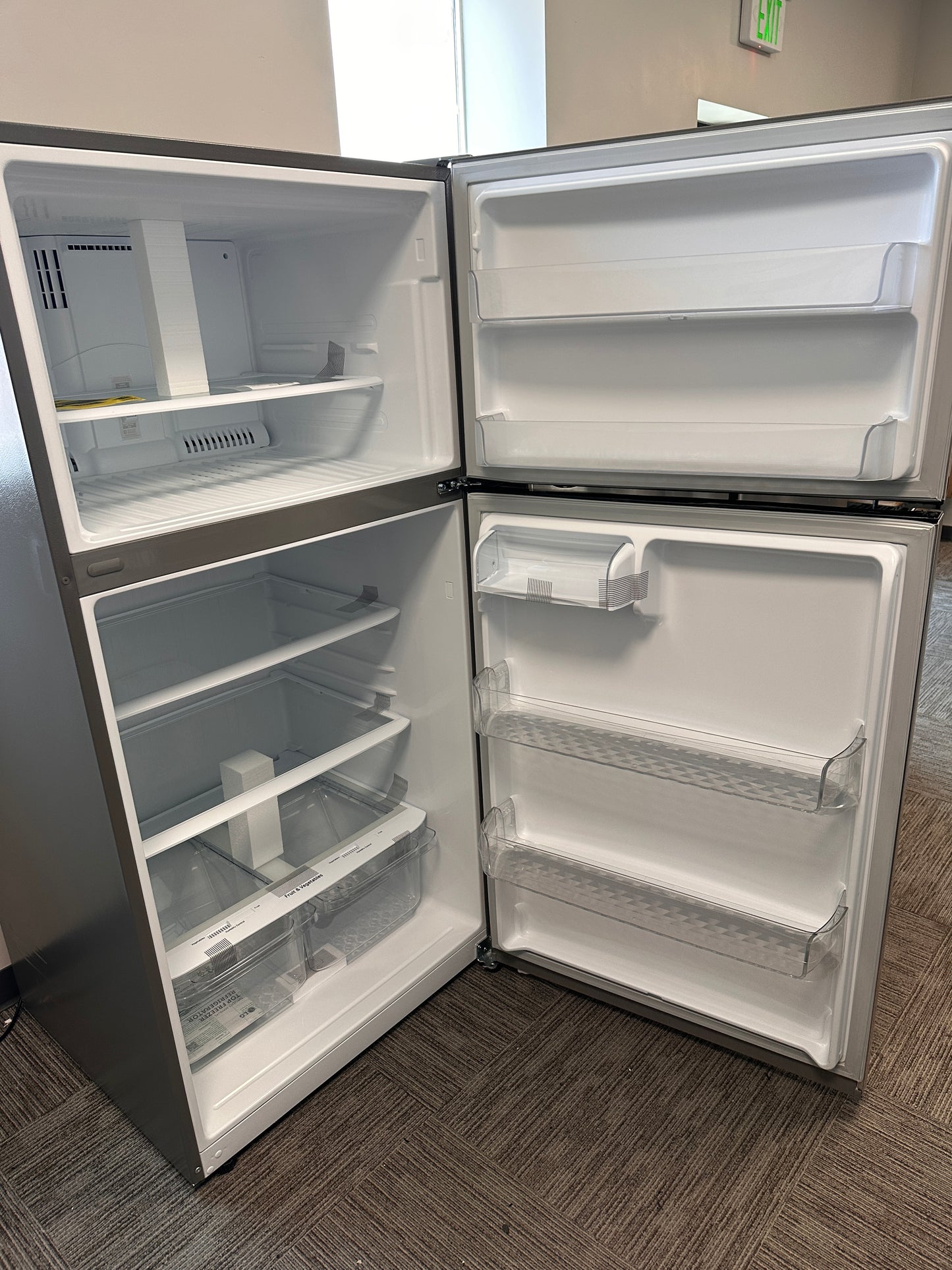 BRAND NEW LG TOP FREEZER STAINLESS STEEL REFRIGERATOR MODEL: LHTNS2403S  REF14019