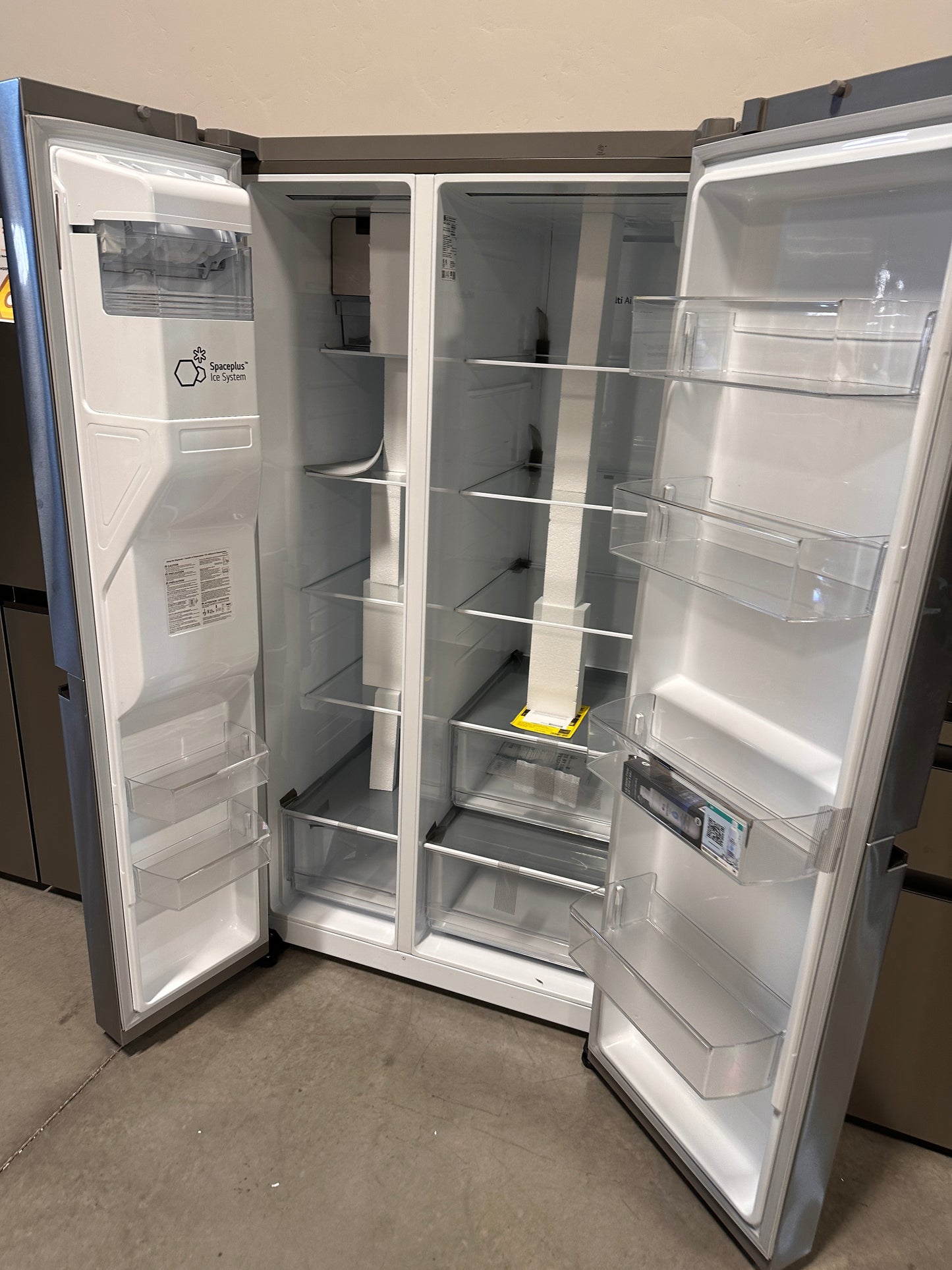 BRAND NEW! LG 27 cu. ft. Side-by-Side Refrigerator with Craft Ice  MODEL: LHSXS2706S  REF14046