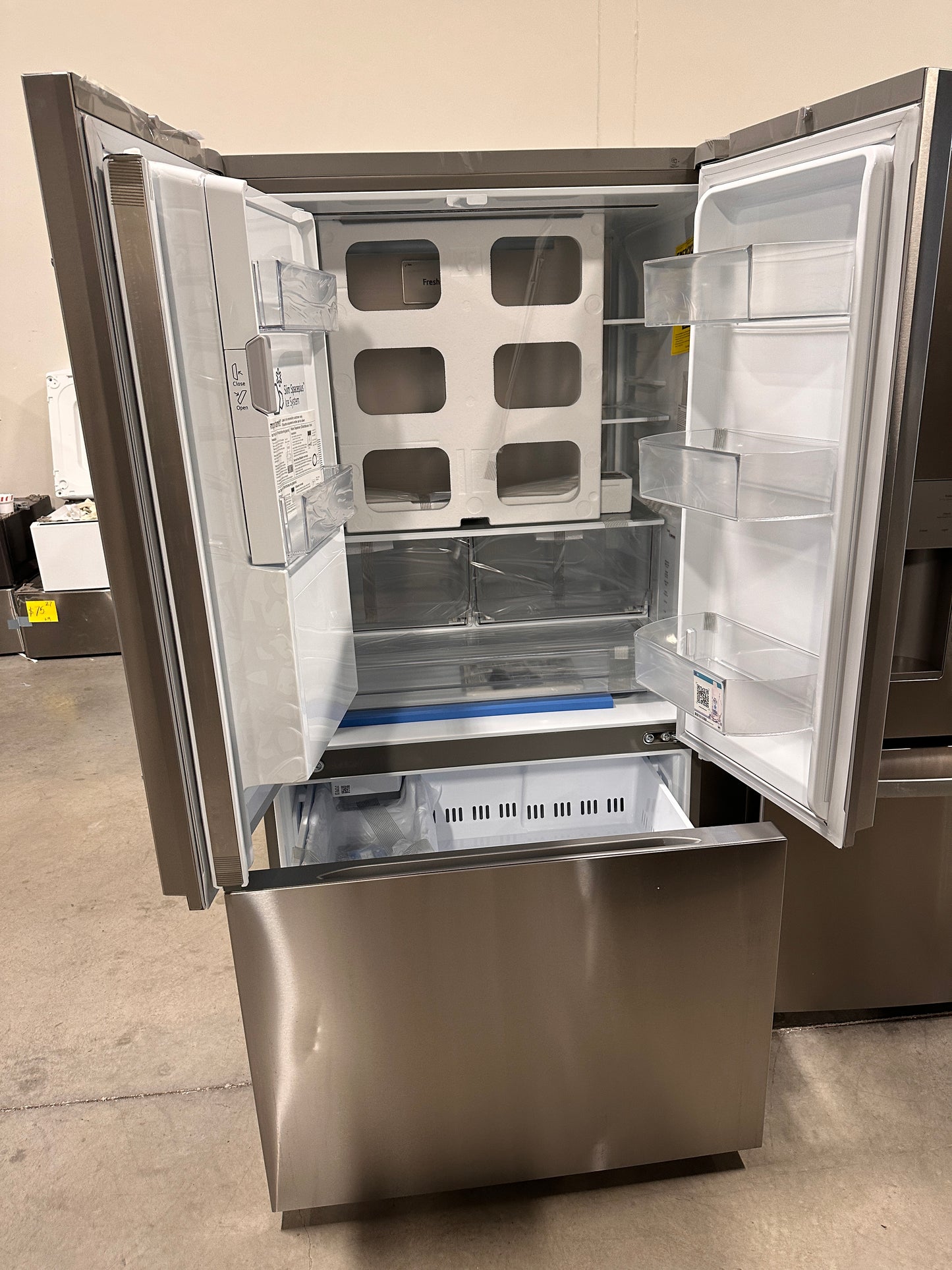 LG Counter Depth Zero-Clearance French Door Refrigerator  MODEL: LF24Z6530S  REF14039