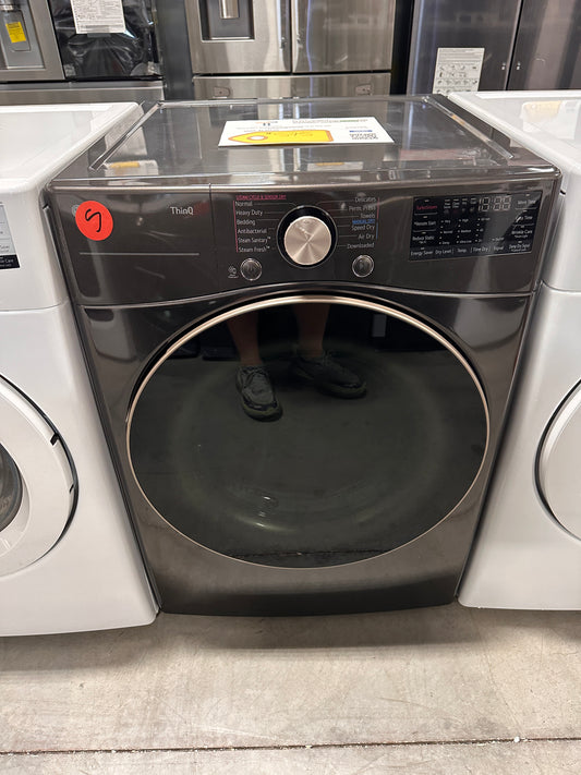 LG 7.4 Cu. Ft. Front Load Gas Dryer with TurboSteam  MODEL: DLGX4001B  DRY13171