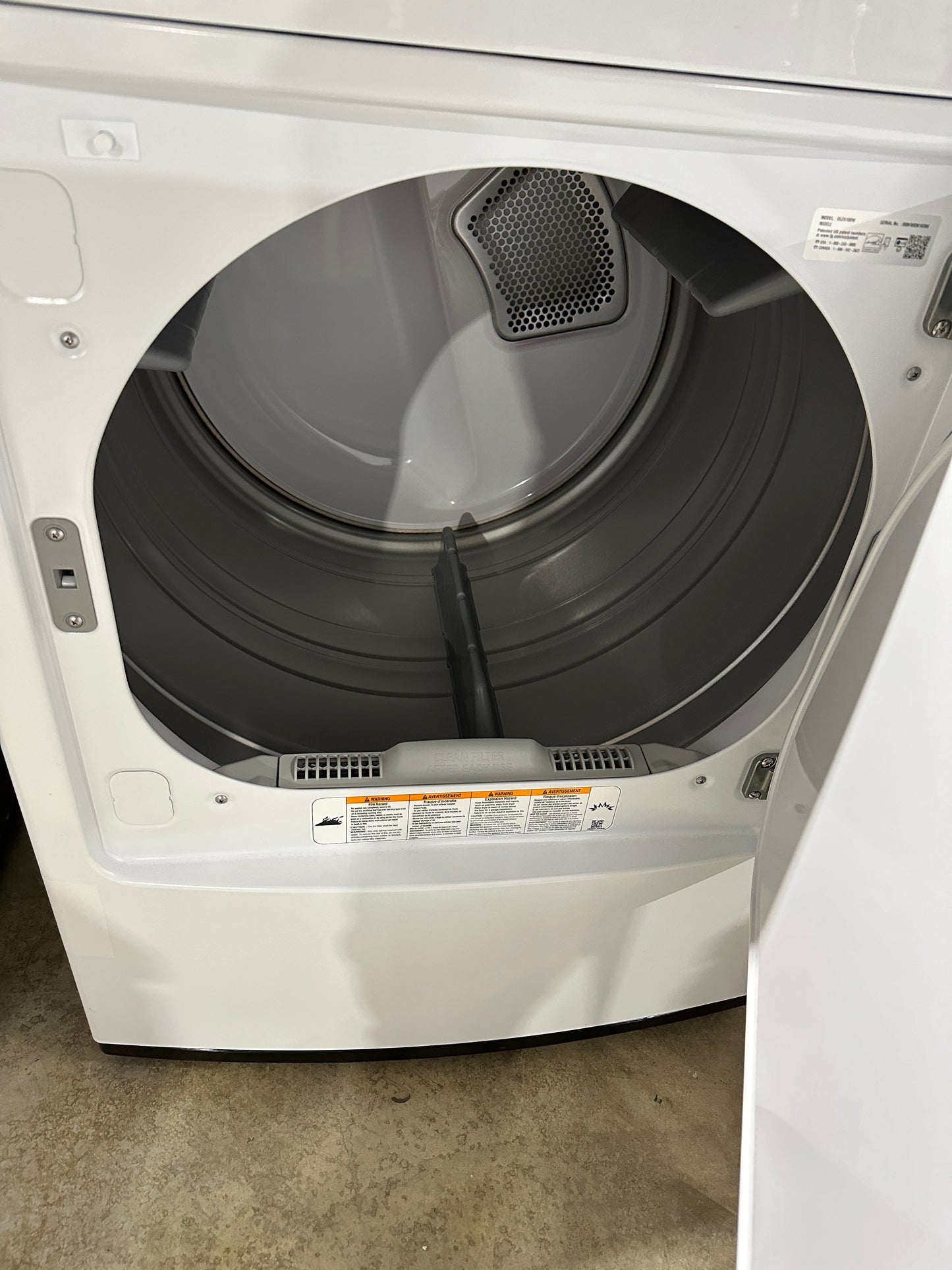 BRAND NEW LG SMART ELECTRIC DRYER MODEL: DLE6100W DRY12110S
