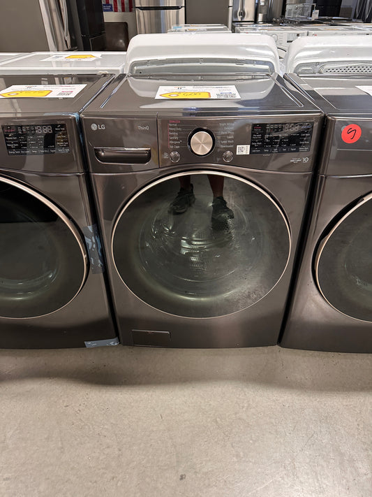 BEAUTIFUL AND BRAND NEW! LG 4.5 Cu. Ft. Front Load Washer  MODEL: WM4000HBA  WAS13928