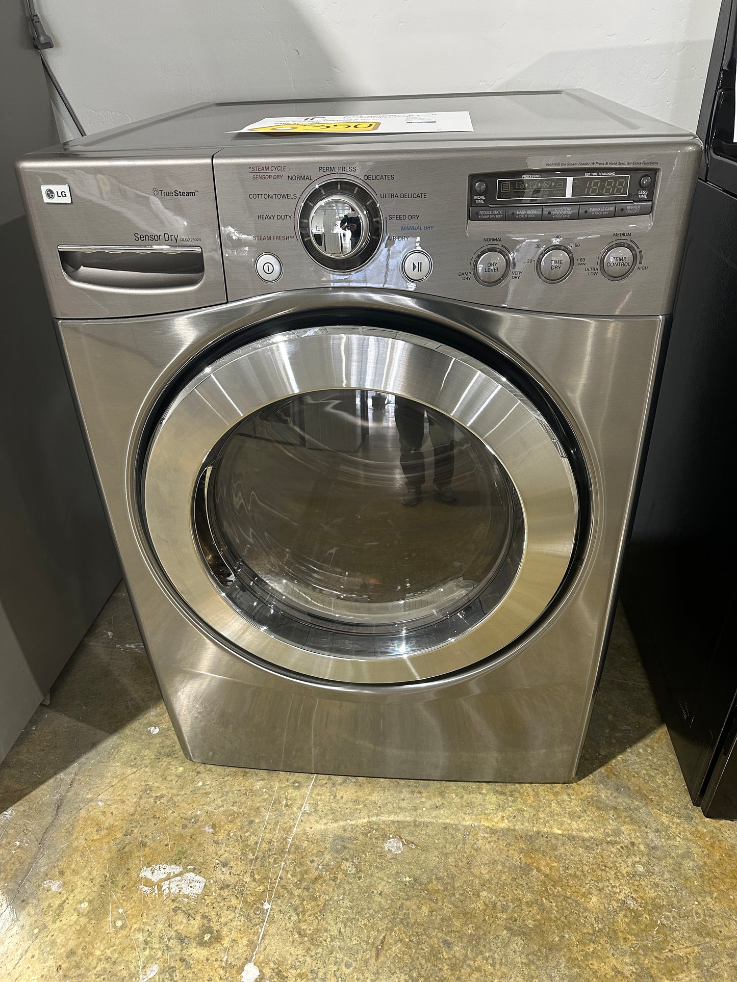 GENTLY USED LG LARGE CAPACITY GAS DRYER MODEL: DLGX2502V DRY12121S