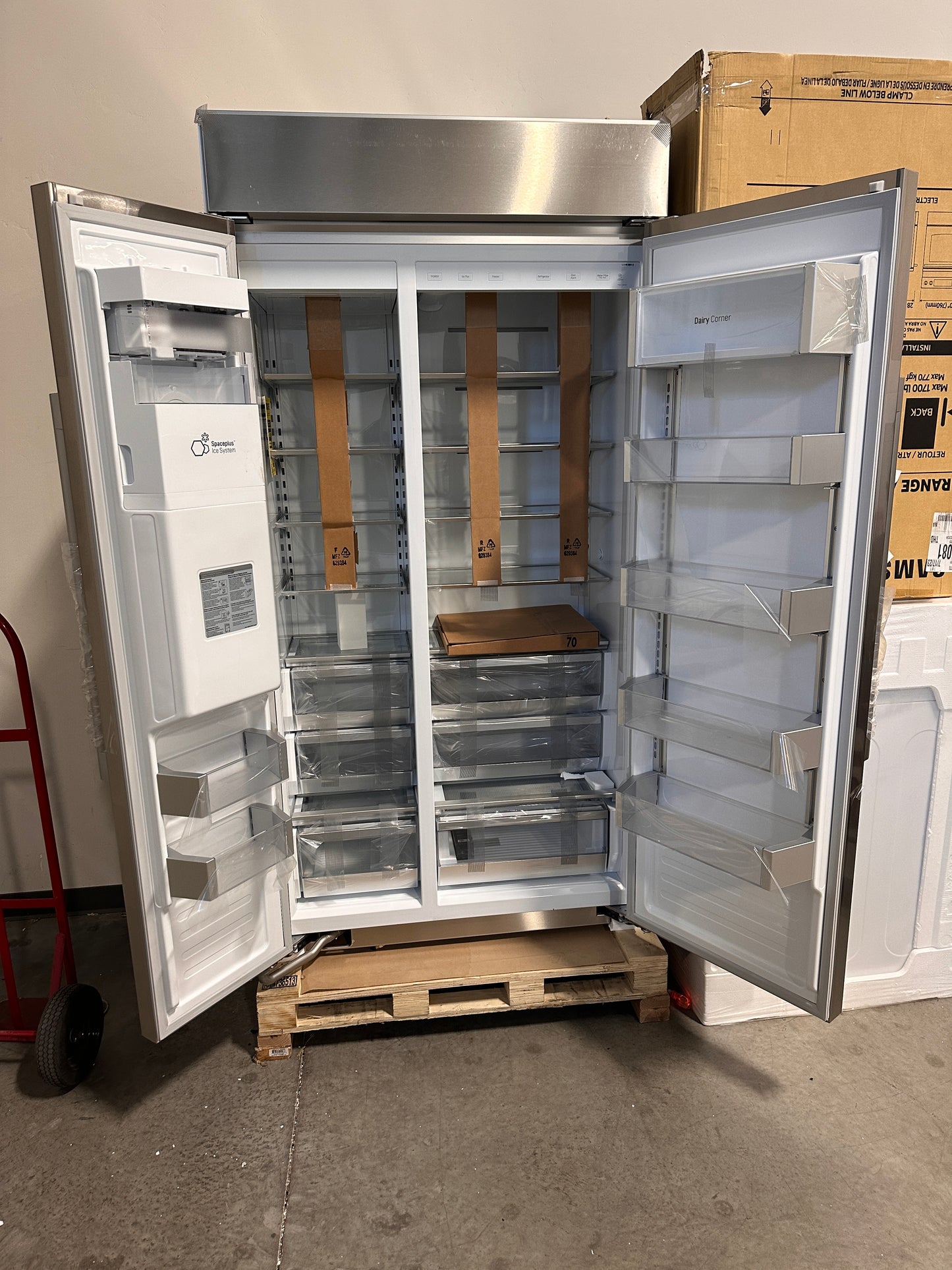 CLEARANCE! BRAND NEW GORGEOUS LG STUDIO BUILT IN REFRIGERATOR REF12947  Model SRSXB2622S