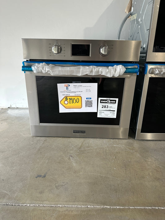 GREAT NEW FRIGIDAIRE PROFESSIONAL SINGLE WALL OVEN MODEL: PCWS3080AF WOV11179S