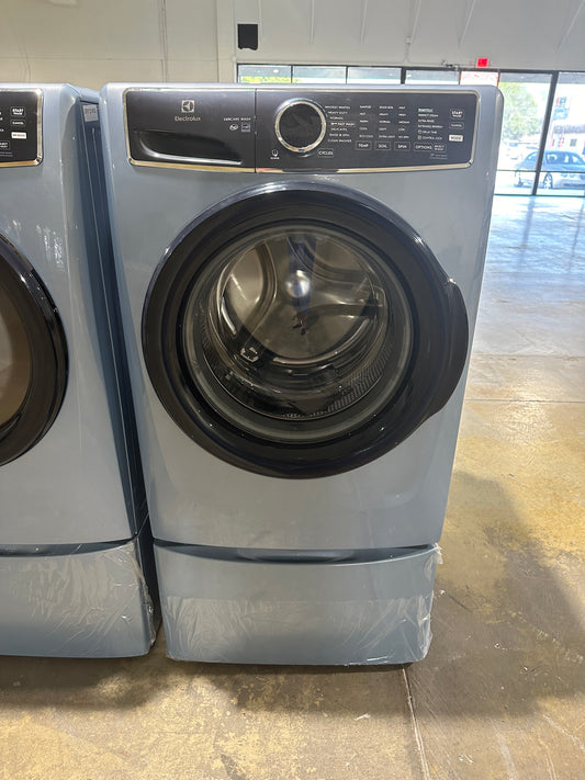 GREAT NEW GLACIER BLUE ELECTROLUX FRONT LOAD WASHER MODEL: ELFW7437AG WASA12126S