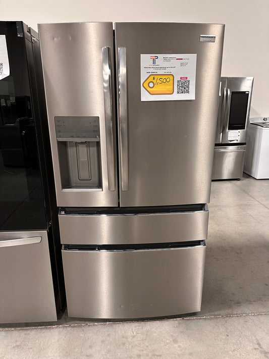 BEAUTIFUL BRAND NEW FRIGIDAIRE GALLERY COUNTER DEPTH REFRIGERATOR MODEL:GRMC2273CF   REF12786