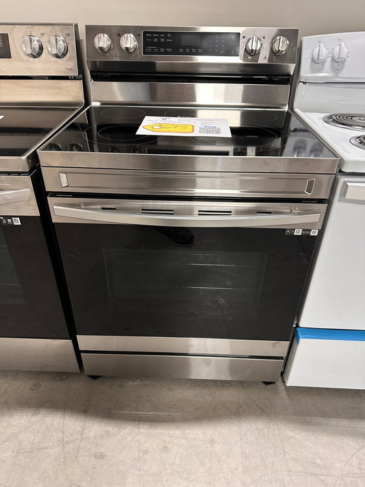 ELECTRIC SAMSUNG RANGE with NO-PREHEAT AIR FRY MODEL: NE63A6511SS  RAG11888