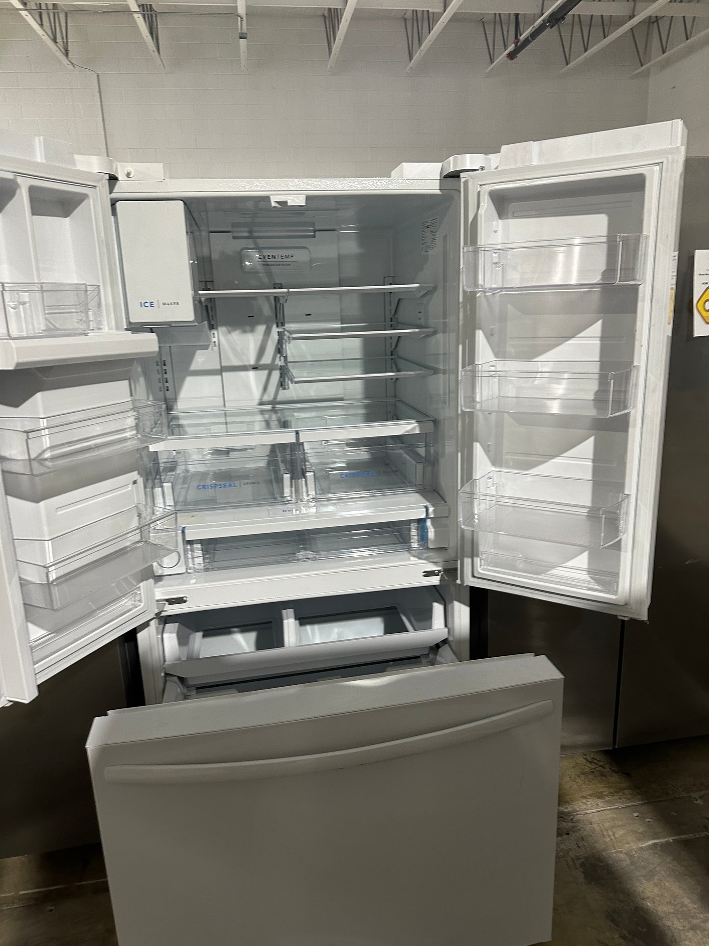 BEAUTIFUL NEW FRIGIDAIRE WHITE REFRIGERATOR MODEL: FRFS2823AW REF12508S