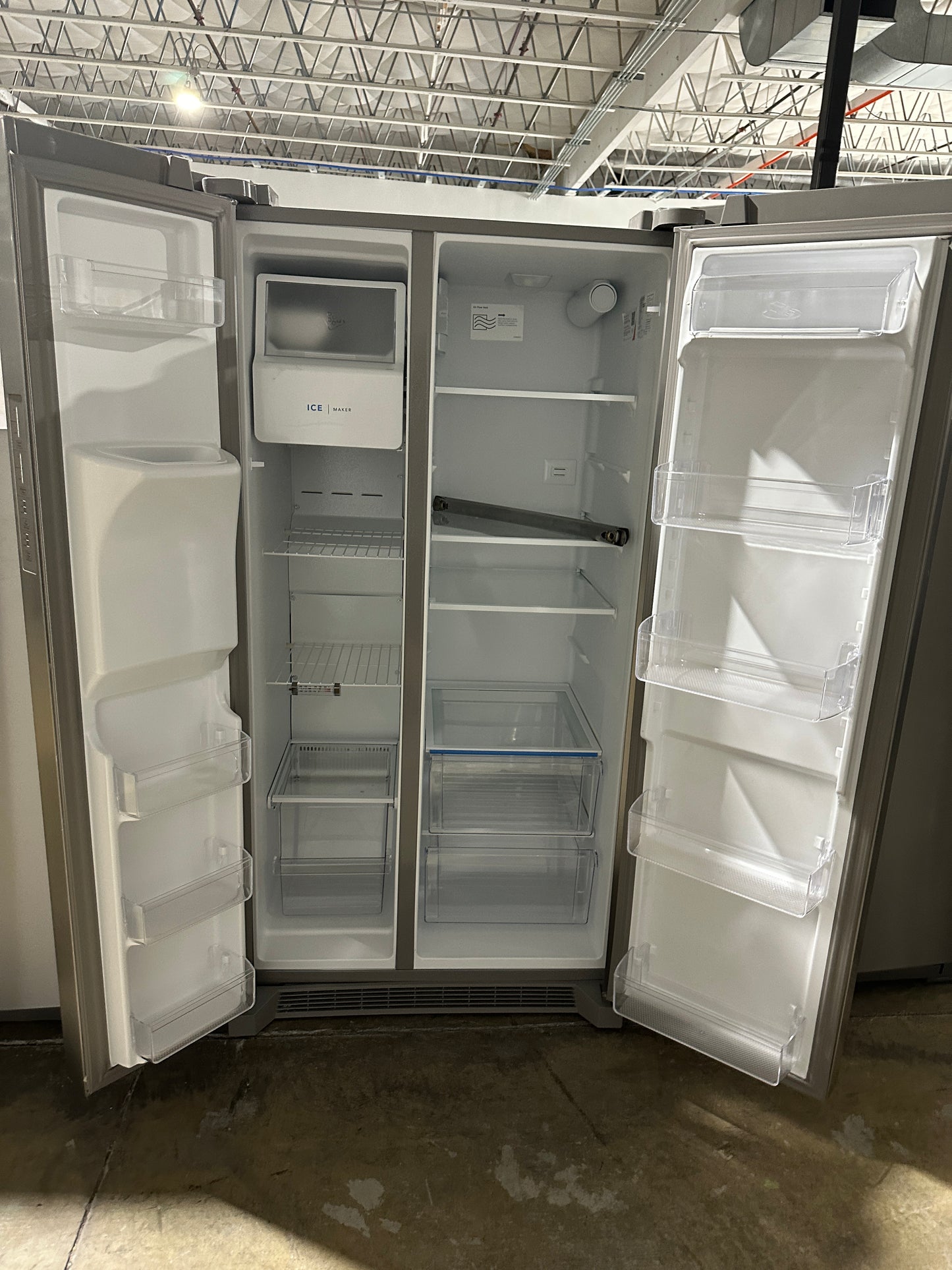 SILVER SIDE BY SIDE FRIGIDAIRE 25.6 CU FT REFRIGERATOR MODEL: FRSS26L3AF REF12505S